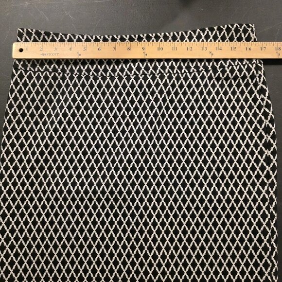 SOHO Apparel Ltd. Pencil Skirt Size L Pull On Black White Textured Knee Length - Picture 8 of 9